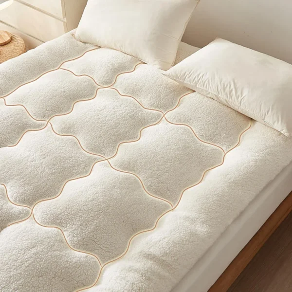 Lamb mattress cushion thickened wool bedding - Image 3